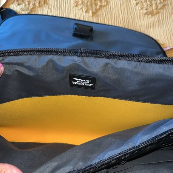 Targus Like New Laptop Case - Picture 4 of 7
